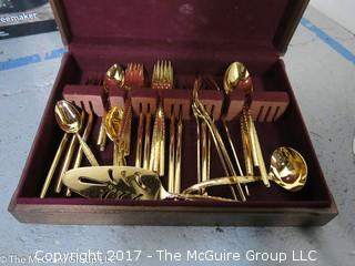 Collection of household items including portabnle grill, Black and Decker coffee pot, vintage display box and cutlery set 