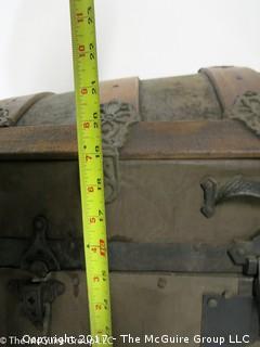 Vintage Steamer Trunk; 30 x 17 x 21"T