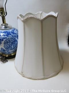 Asian motif table lamp with shade