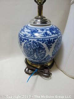 Asian motif table lamp with shade