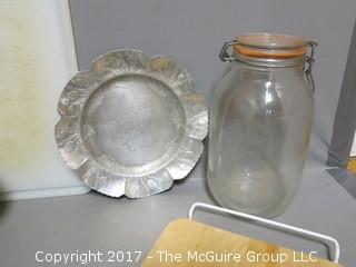 Collection of kitchenware including Pyrex, Rosti mixing bowls and Apilco French porcelain bakeware Note: cutting board not included)