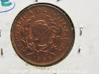 COLLECTION OF FOREIGN COINS INCLUDING 1968 COLUMBIAN 5 CENTAVOS, 1968 GUATAMALAN 25 CENT AND 1931 HONDURAN 5 CENTAVOS COIN