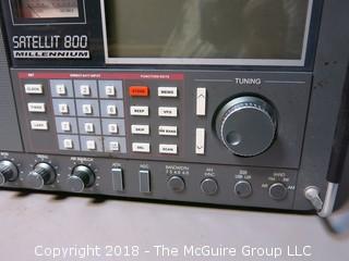 Grundig Short Wave Radio; Satellit 800 Millenium; in working order