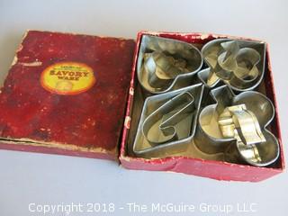 Vintage "Savory Ware" baking tins in original box 