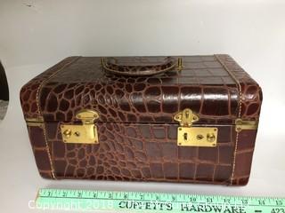 Vintage Makeup/Train Case with Mirror Inside, Working Latches