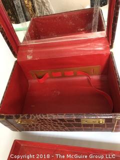 Vintage Makeup/Train Case with Mirror Inside, Working Latches