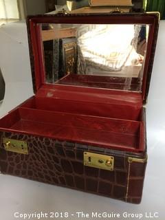 Vintage Makeup/Train Case with Mirror Inside, Working Latches