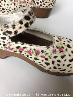 Hanna Andersson Women's Faux Fur Embroidered Mary Jane Clogs Size 38