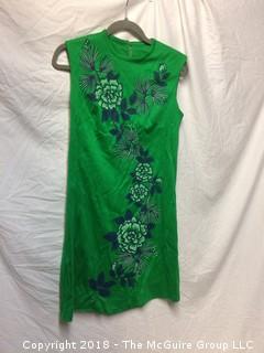 Vintage Green Polyester Woman's Size 12 (Looks Small) Sleeveless Dress