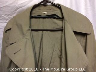 Men's Rain Coat Size 38L, with Belt