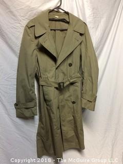 Men's Rain Coat Size 38L, with Belt