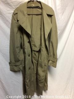 Men's Rain Coat Size 38L, with Belt