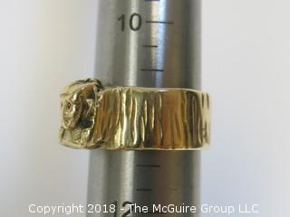 14K Yellow Gold Men's Ring with Mythical Figural Motif; total weight 16g 