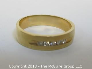 Men's 14K Yellow Gold Ring with 5 Channel Set Diamonds; total weight 10g 