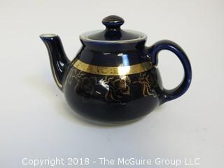 Hall 1 1/2 cup Cobalt Blue Teapot (damage to top)