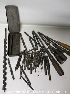 Collection ot vintage tools including wood handled vintage screwdrivers  