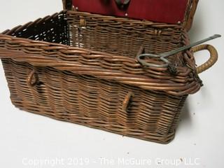 1930's English natural wicker picnic basket with fitted interior