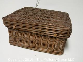 1930's English natural wicker picnic basket with fitted interior