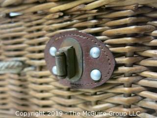 Wicker hinged picnic basket