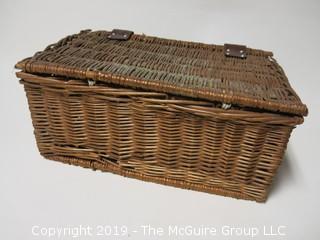 Wicker hinged picnic basket