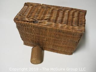 Wicker hinged picnic basket