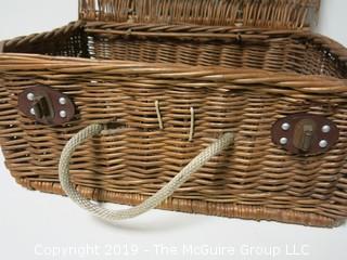 Wicker hinged picnic basket