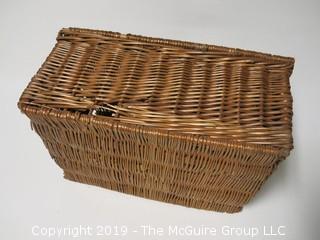 Wicker hinged picnic basket