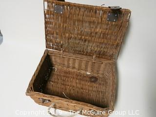 Wicker hinged picnic basket