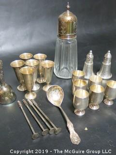 Collection including small sterling goblets and cut glass shaker with sterling top, 300 grams