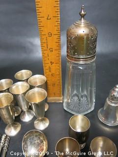 Collection including small sterling goblets and cut glass shaker with sterling top, 300 grams