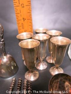 Collection including small sterling goblets and cut glass shaker with sterling top, 300 grams