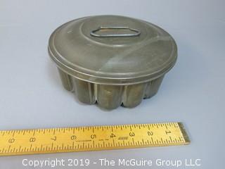 Cake Tin; lidded