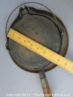 #8 Wagner Cast Iron Stovetop Waffle Maker with Wooden Handles 