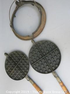 #8 Wagner Cast Iron Stovetop Waffle Maker with Wooden Handles 