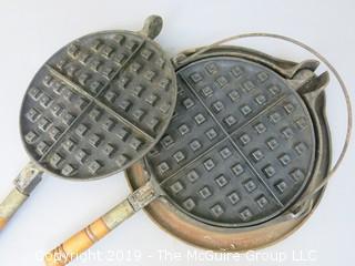 #8 Wagner Cast Iron Stovetop Waffle Maker with Wooden Handles 