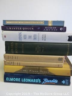 Collection of books including authors Anne Fadiman, Boris Akunin, Alicia Mundy, Frazer, Peake Fleure and Elmore Leonard  