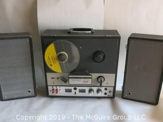 Realistic Reel to Reel Tape Recorder Model 909 with removable speakers  