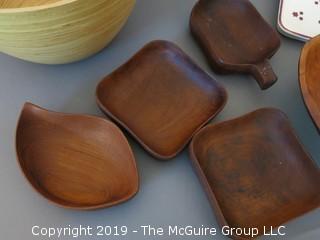 Collection of wooden salad bowls and clear crystal glass vase (red on white relish tray not included in Lot 46.  It has been moved to Lot 47) (Description Altered 6.12 @ 8:31am ET) 