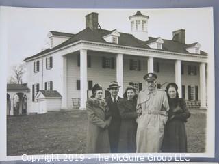  1946 B&W photo of Robert Everettt Hastings and family at Mount Vernon