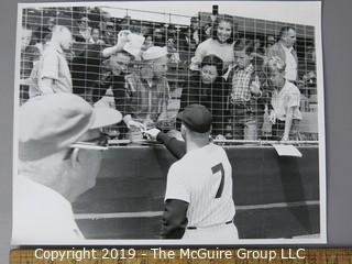 Photo: Large Format B&W: Arthur Rickerby: Baseball: #7 Micky Mantle signing autographs.