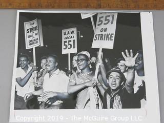 Photo: Historical: The Daily News: Striking Ford auto workers, 7Sep967