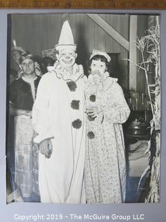 Photo: Historic: Americana: couple in clown costumes