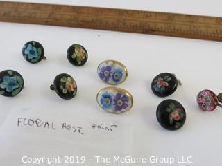 Jewelry:4 sets of floral painted vintage earrings, 1 orphan