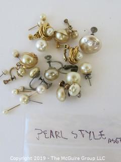 Jewelry: Asst of pearl style earrings