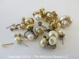 Jewelry: Asst of pearl style earrings